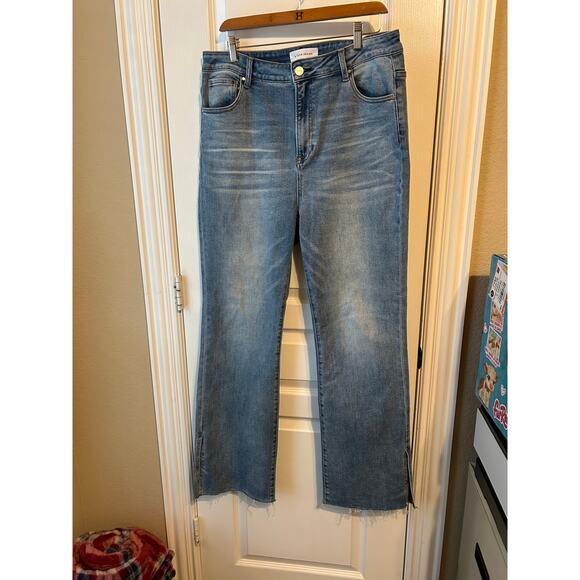 Risen Wide Leg Light Washed Raw Hem Jeans 31 inch inseam - Picture 1 of 7